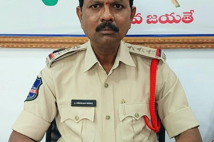 Metpally CI: అల్లర్లు సృష్టిస్తే రౌడీ షీట్లు తెరుస్తాం.. మెట్‌పల్లి సీఐ నిరంజన్ రెడ్డి