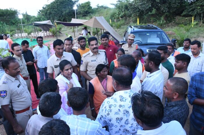 called off strike: ఇన్‌చార్జి మంత్రి సీతక్క చొరవతో సమ్మె విరమించిన మున్సిపల్ కార్మికులు