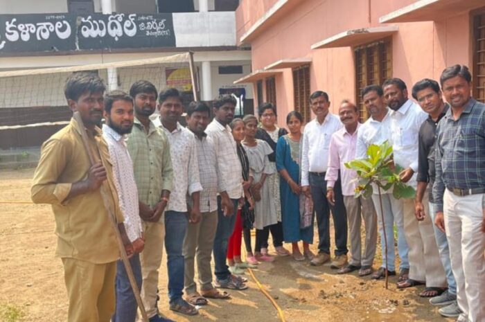 Plantation program: డిగ్రీ కళాశాలలో మొక్కలు నాటిన ముధోల్ ఉత్సవ కమిటీ