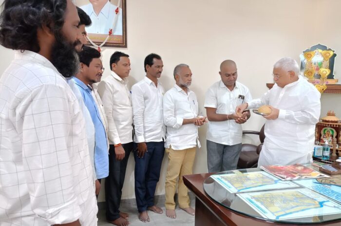 Ganga Reddy met Narayan Rao Patel: మాజీ ఎమ్మెల్యేను కలిసిన కాంగ్రెస్ పార్టీ ముధోల్ మండల అధ్యక్షులు గంగారెడ్డి