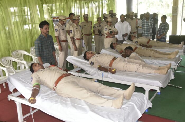 blood donation camp: పోలీసుల మెగా రక్తదాన శిబిరం