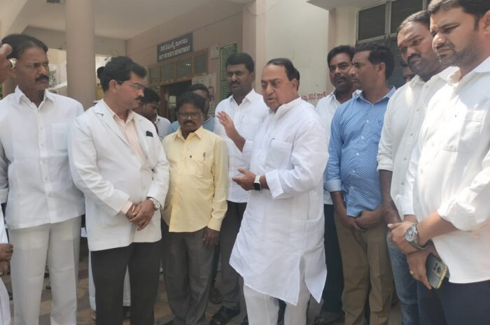 Allola visited area Hospital: ప్రభుత్వ ఆస్పత్రిని సందర్శించిన మాజీ మంత్రి