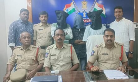 Three arrested for transporting ganja