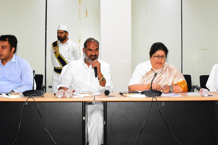 Whip Adi Srinivas: సిరిసిల్ల వస్త్ర పరిశ్రమ మార్కెట్‌తో పోటీపడాలి