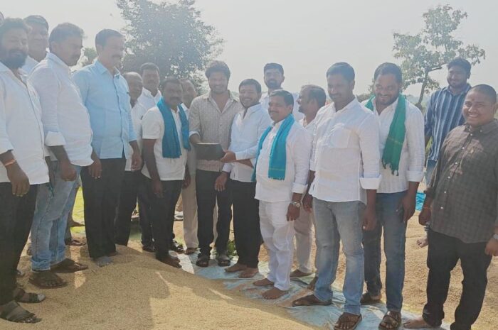 Opening of purchase centers: కొనుగోలు కేంద్రాలను సద్వినియోగం చేసుకోవాలి