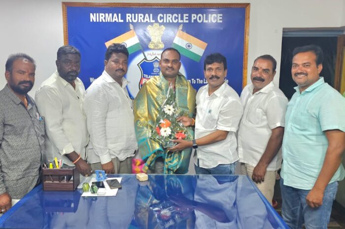 Tribute to Nirmal Rural CI, SI: నిర్మల్ రూరల్ సీఐ, ఎస్ఐలకు సన్మానం