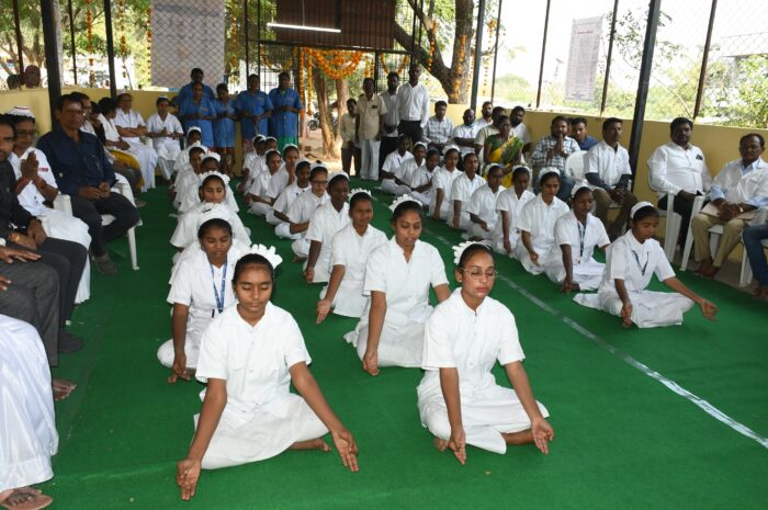 Yoga: యోగాను దినచర్యలో భాగం చేసుకోవాలి.. నిర్మల్ కలెక్టర్ అభిలాష అభినవ్