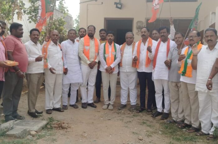 Samburula in BJP office: బీజేపీ కార్యాలయంలో సంబురాలు