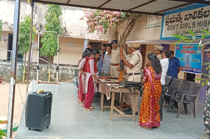 Police Open House: సోమవార్‌పేట్ పాఠశాలలో పోలీస్ ఓపెన్ హౌస్