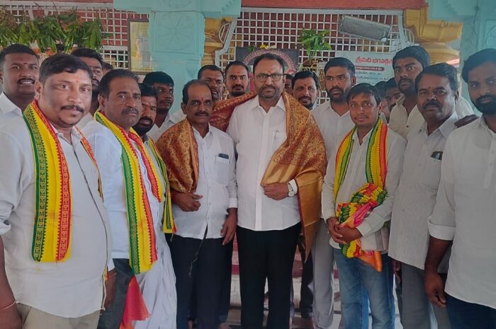 Srihari Rao is the President of DCC: దేవరకోట ఆలయంలో డీసీసీ అధ్యక్షులు శ్రీహరి రావు పూజలు