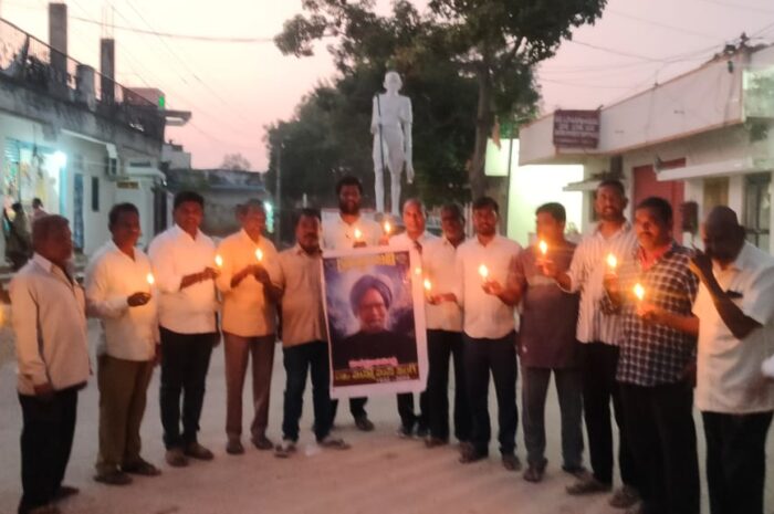 Tributes to Manmohan Singh: కొవ్వొత్తులతో దివంగత మాజీ ప్రధాని మన్మోహన్ సింగ్‌కు నివాళులు