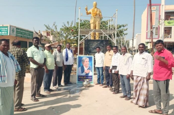 Palabhishekam: మంద కృష్ణ మాదిగ చిత్ర పటానికి పాలాభిషేకం