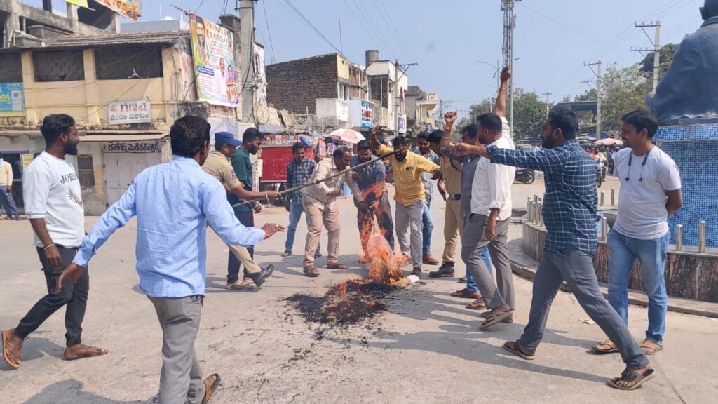 Kharge effigy burning