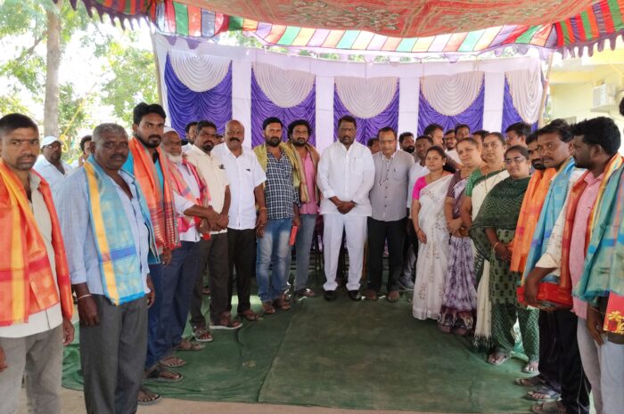 Sanitation workers: పారిశుధ్య కార్మికులకు సన్మానం Sanitation workers are honored