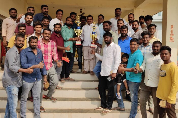 Awarding of prizes: క్రికెట్ టోర్నీ విజేతలకు బహుమతుల ప్రదానం