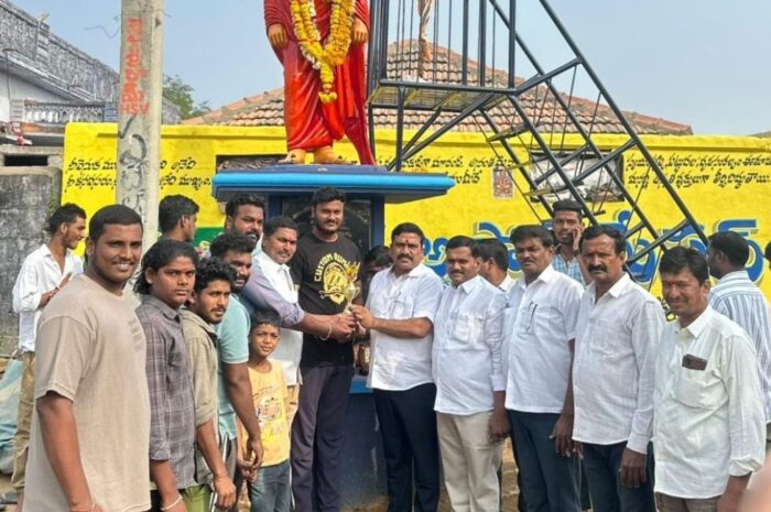 Awarding of prizes: వాలీబాల్ టోర్నీ విజేతలకు బహుమతుల ప్రదానం
