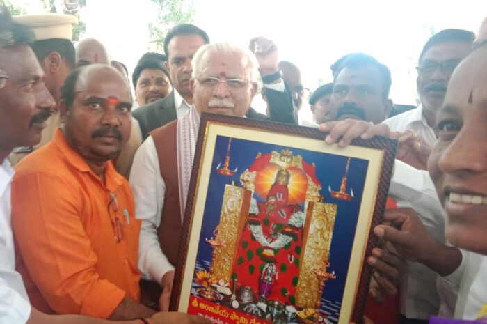 Union Minister Khattar: కేంద్ర మంత్రి ఖట్టర్‌కు కొండగట్టు అంజన్న చిత్రపటం బహూకరణ