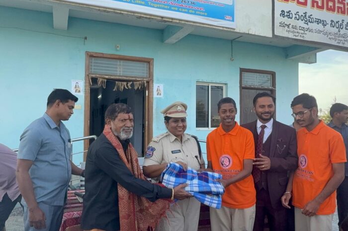Distribution of blankets: ప్రతి ఒక్కరూ సేవా గుణాన్ని అలవర్చుకోవాలి: జిల్లా ఎస్పీ జానకి షర్మిల
