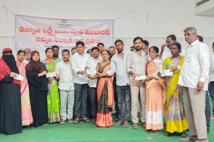 Distribution of Kalyan Lakshmi Cheques: పేద ప్రజల అభ్యున్నతే ప్రభుత్వ లక్ష్యం: ఏఎంసీ అధ్యక్షురాలు సబేరా బేగం