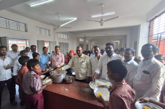 Mid day meals: విద్యార్థులకు నాణ్యమైన భోజనం అందించాలి