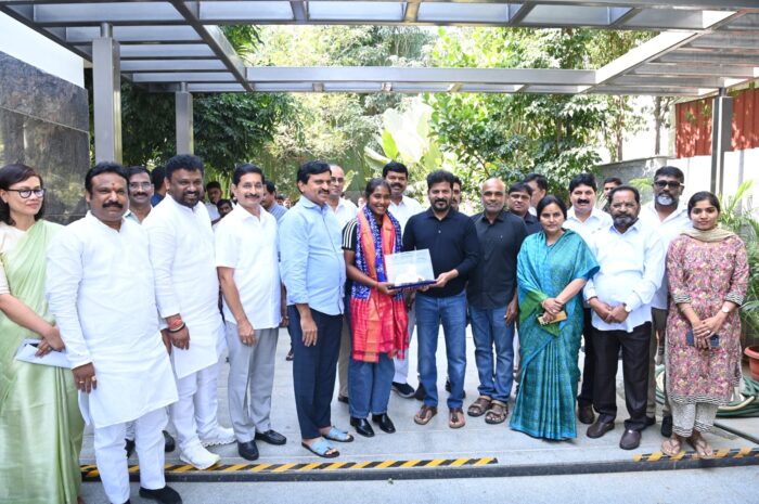 Chief Minister Revanth Reddy: గొంగడి త్రిషకు రూ.కోటి నజరానా