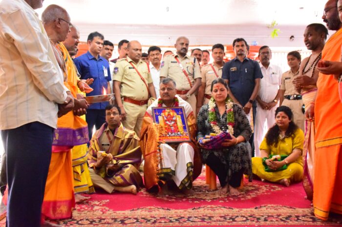 DGP Jitender: కొండగట్టు ఆంజన్నను దర్శించుకొన్న రాష్ట్ర డీజీపీ