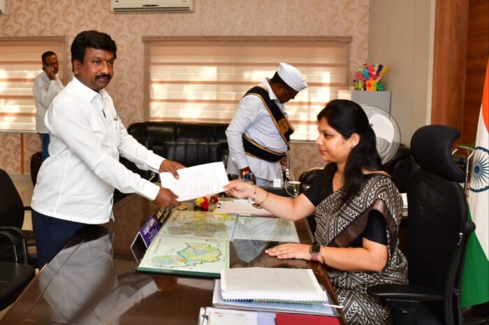 MLC Nomination: స్వతంత్ర అభ్యర్థిగా నామినేషన్ వేసిన నంగె శ్రీనివాస్