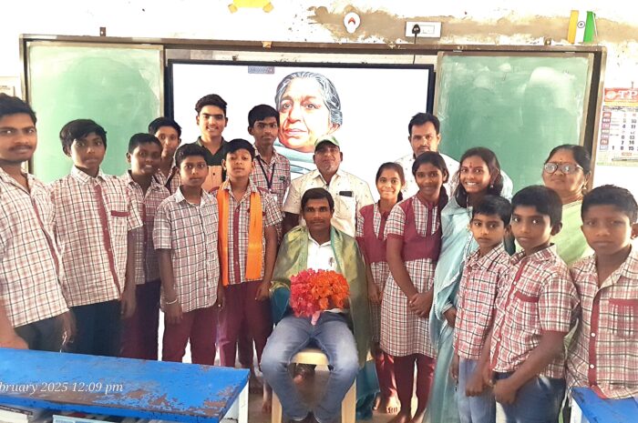 English Language Day: ఘనంగా ఆంగ్ల భాషా దినోత్సవం: ఆంగ్ల ఉపాధ్యాయున్ని సన్మానించిన విద్యార్థులు