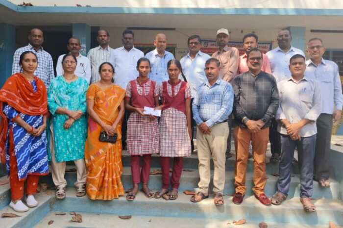 Financial assistance: తోటి విద్యార్థికి ఆర్థిక సహాయం