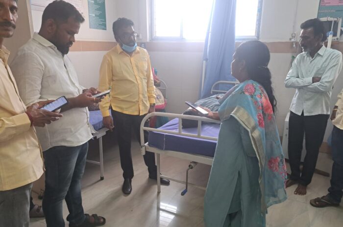 Road Accident: ఆటో బోల్తా: 11 మందికి గాయాలు