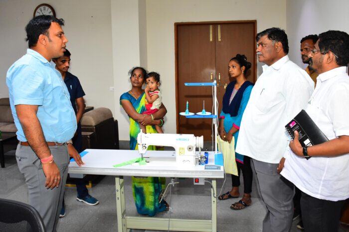 Distribution of sewing machine: బాధిత కుటుంబానికి కలెక్టర్ చేయూత