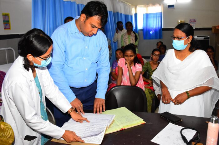 Collector Sandeep Kumar Jha: అర్బన్ పీహెచ్‌సీని తనిఖీ చేసిన కలెక్టర్