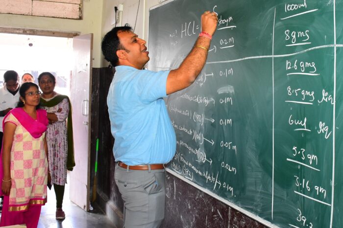 Collector Sandeep Kumar Jha: రెసిడెన్షియల్ బాలికల విద్యాలయం ఆకస్మిక తనిఖీ