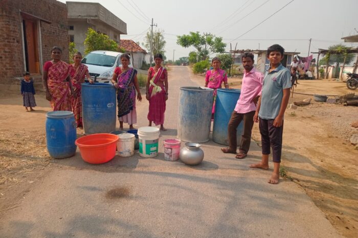 water problem: పండగ పూట నీటి కోసం రోడ్డెక్కిన తండా వాసులు