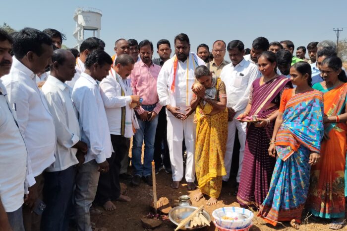 Indiramma’s houses: ఇందిరమ్మ ఇండ్లకు భూమి పూజ