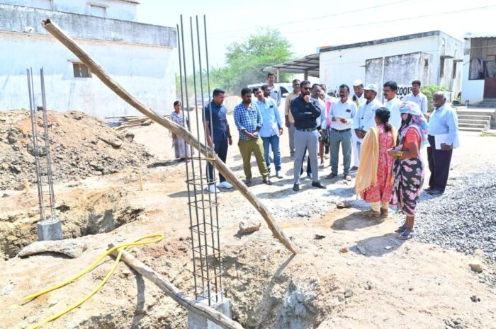 Indiramma Indlu: ప్రభుత్వం నిర్దేశించిన నమూనా ప్రకారం ఇల్లు నిర్మించుకోవాలి: జగిత్యాల జిల్లా కలెక్టర్ బి.సత్యప్రసాద్