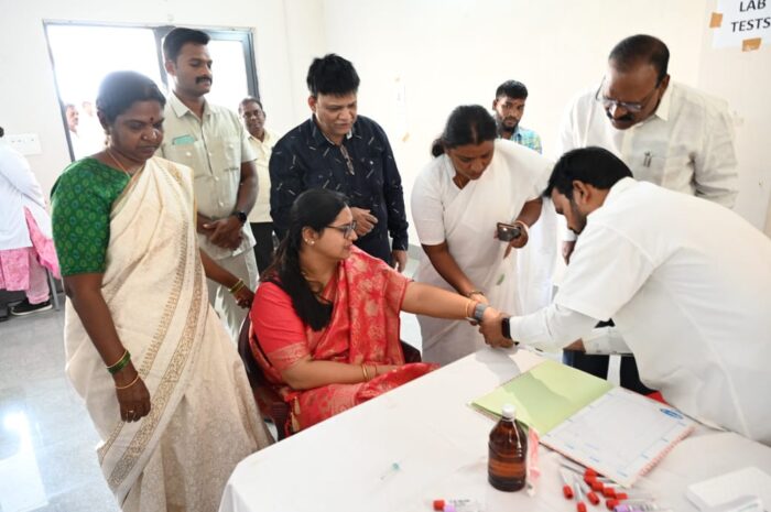 Medical camp: ఆరోగ్యంపై మహిళలు ప్రత్యేక శ్రద్ధ వహించాలి: జిల్లా కలెక్టర్ అభిలాష అభినవ్