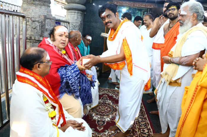BC Commission Chairman: రాజన్నను దర్శించుకున్న బీసీ కమిషన్ చైర్మన్