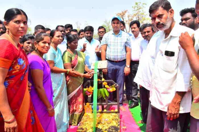 purchasing centers: మహిళా సంఘాల ద్వారా 191 కొనుగోలు కేంద్రాల ఏర్పాటు :జిల్లా కలెక్టర్ సందీప్ కుమార్ ఝ