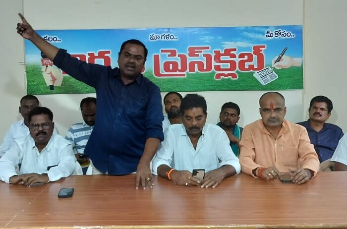 Raghunandan Reddy defends Indrakaran Reddy land grab allegations Nirmal: కబ్జాలు నిరూపిస్తే..  మీకే పట్టా చేసిస్తాం : డీసీసీబీ ఉపాధ్యక్షులు రఘునందన్ రెడ్డి