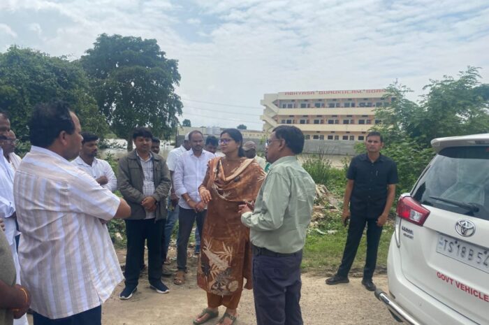 Nirmal floods inspection Collector Abhilash Abhinav: త్వరితగతిన వరద నష్టం నివారణ చర్యలు: నిర్మల్ కలెక్టర్ అభిలాష అభినవ్