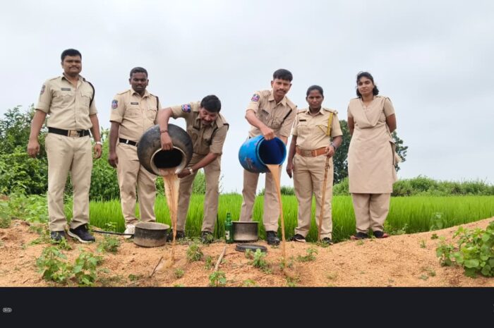 Excise raids on illicit liquor Rajanna Sircilla: గుడుంబా స్థావరాలపై ఎక్సైజ్ అధికారుల మెరుపు దాడులు