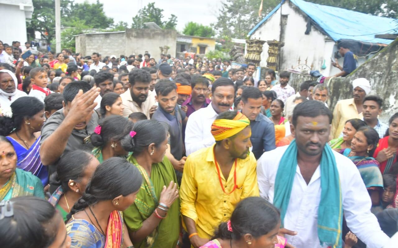 MLA Eleti Maheshwar Reddy Participates in Adelli Pochamma Gang Neella Jatara