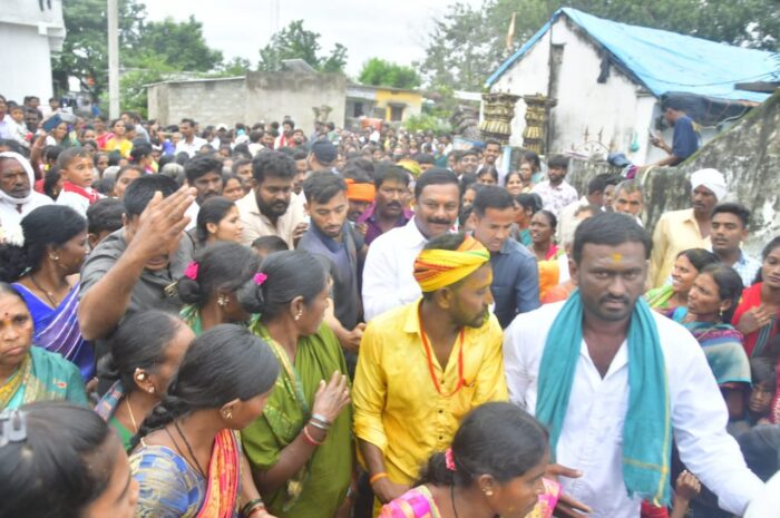 MLA Eleti Maheshwar Reddy Participates in Adelli Pochamma Gang Neella Jatara: గంగనీళ్ల జాతరలో పాల్గొన్న బీజేఎల్పీ నేత ఎమ్మెల్యే ఏలేటి మహేశ్వర్ రెడ్డి