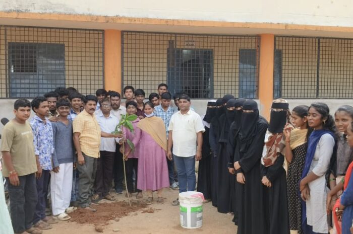 Students urged to plant trees and protect the environment: విద్యార్థులు మొక్కలు నాటాలి.. పర్యావరణాన్ని కాపాడాలి