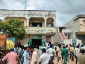 Urea shortage in Khanapur farmers suffer
