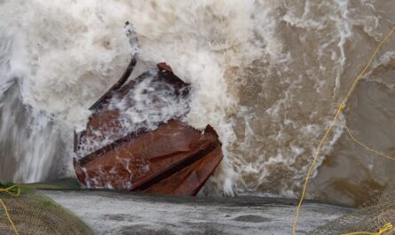 Sudarmatt anicut shutters washed away in Godavari floods