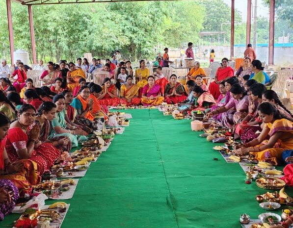 Divyanagar Durga Mata Kumkuma Puja Annadanam Dandiya Nirmal: దివ్యనగర్ దుర్గామాత వద్ద ఘనంగా కుంకుమ పూజ