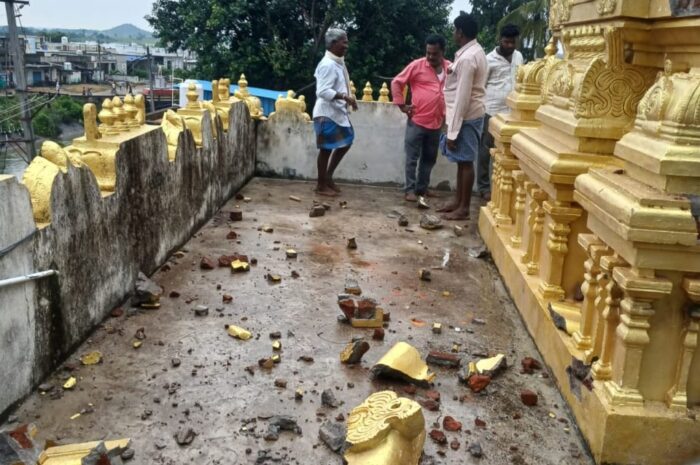 Kamalakot Venkateswara temple lightning strike: కమల్‌కోట్ వేంకటేశ్వర ఆలయంపై పిడుగు
