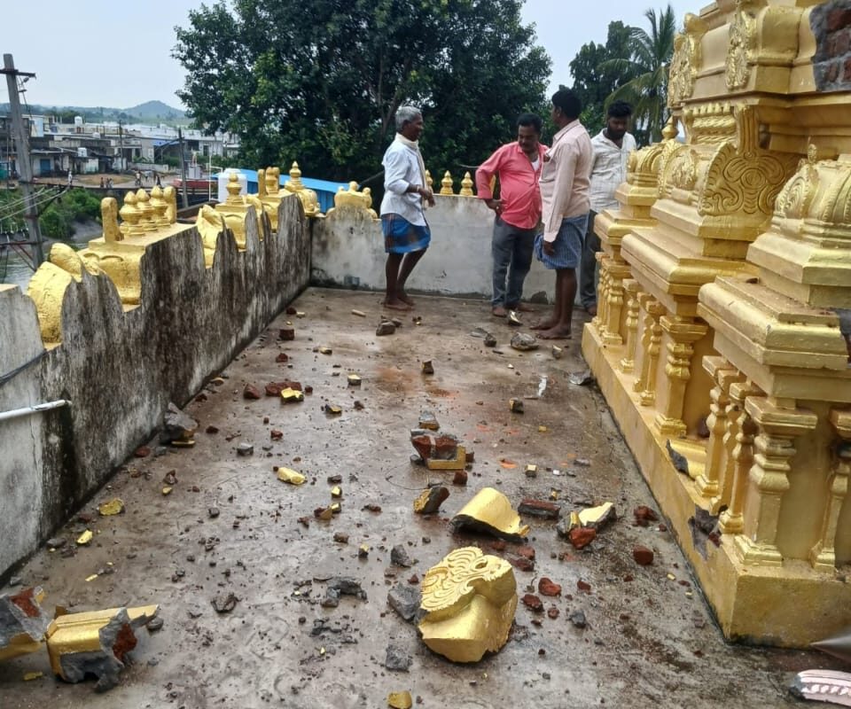 Kamalakot Venkateswara temple lightning strike